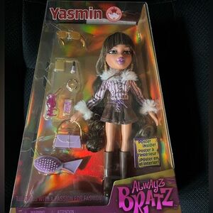 YASMIN BRATZ DOLL - NIB